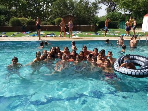 swimming-pool-poblet-campamentos-ingles-2018.jpg