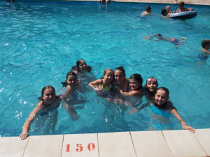 swimming-pool-poblet-campamentos-ingles-2018.jpg