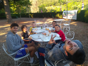 outdoor breakfast -campamentos ingles