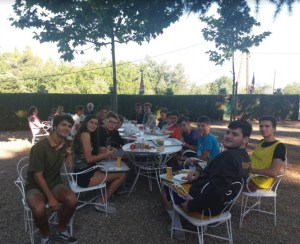 outdoors-breakfast-poblet-campamentos-ingles-2018.jpg