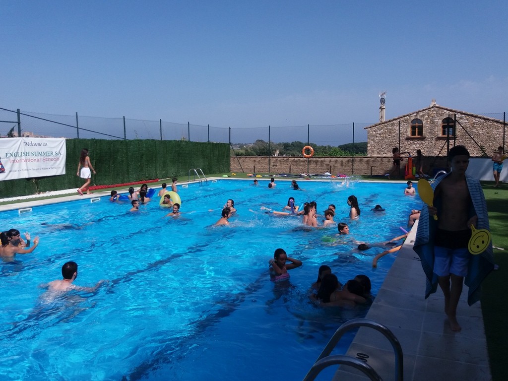 piscina-pool-englishsummer-campamentos-de-verano.jpg