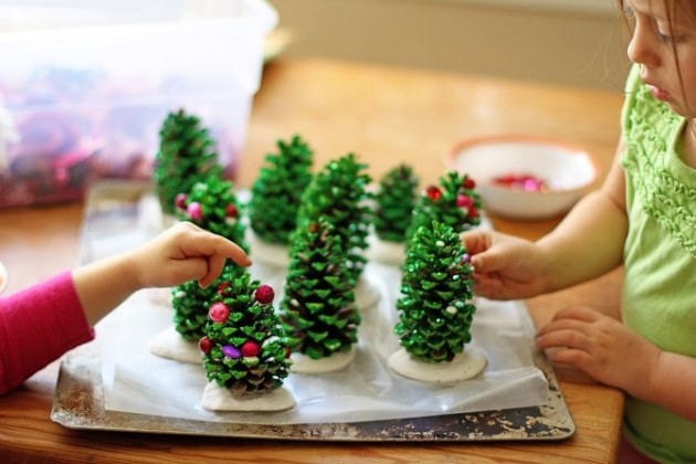 kids-christmas-crafts-tree-min